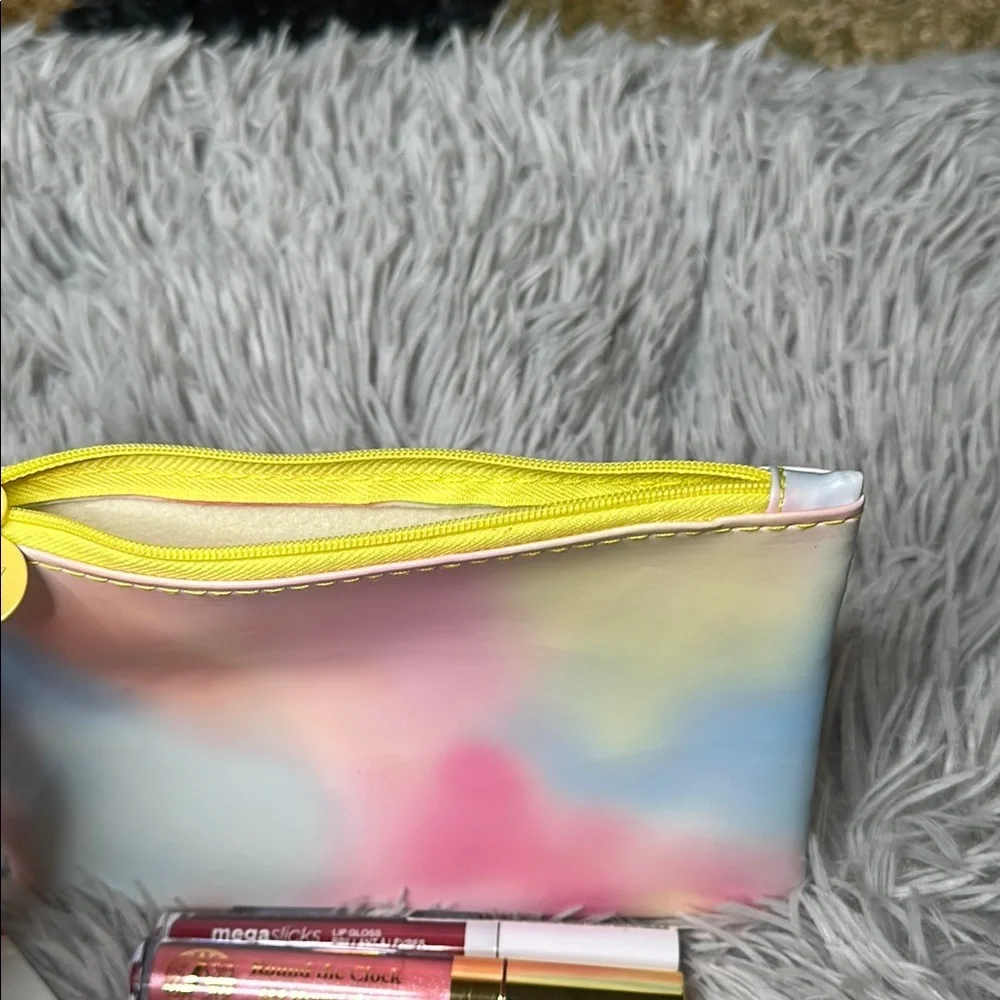 IPSY Beauty Set Pastel Ipsy Bag w/Lip Gloss, Lip Glaze & Jelly Face Mask BUNDLE